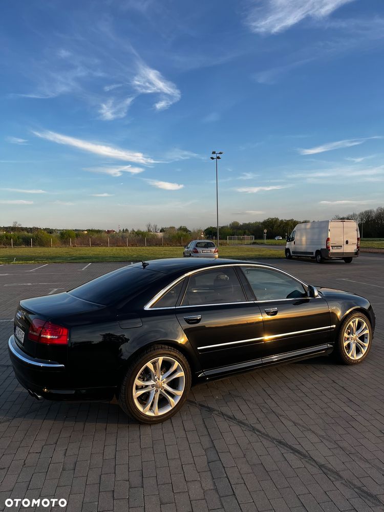 Audi S8 - 6