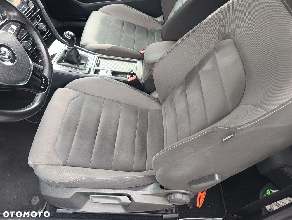 Volkswagen Golf - 21