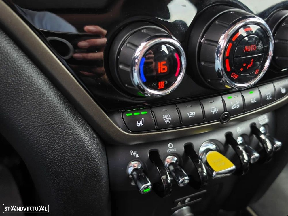 MINI Countryman Cooper SE Premium P. Classic Auto - 28
