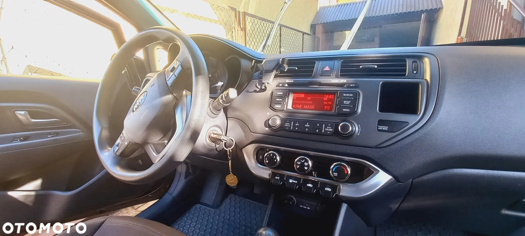 Kia Rio - 14