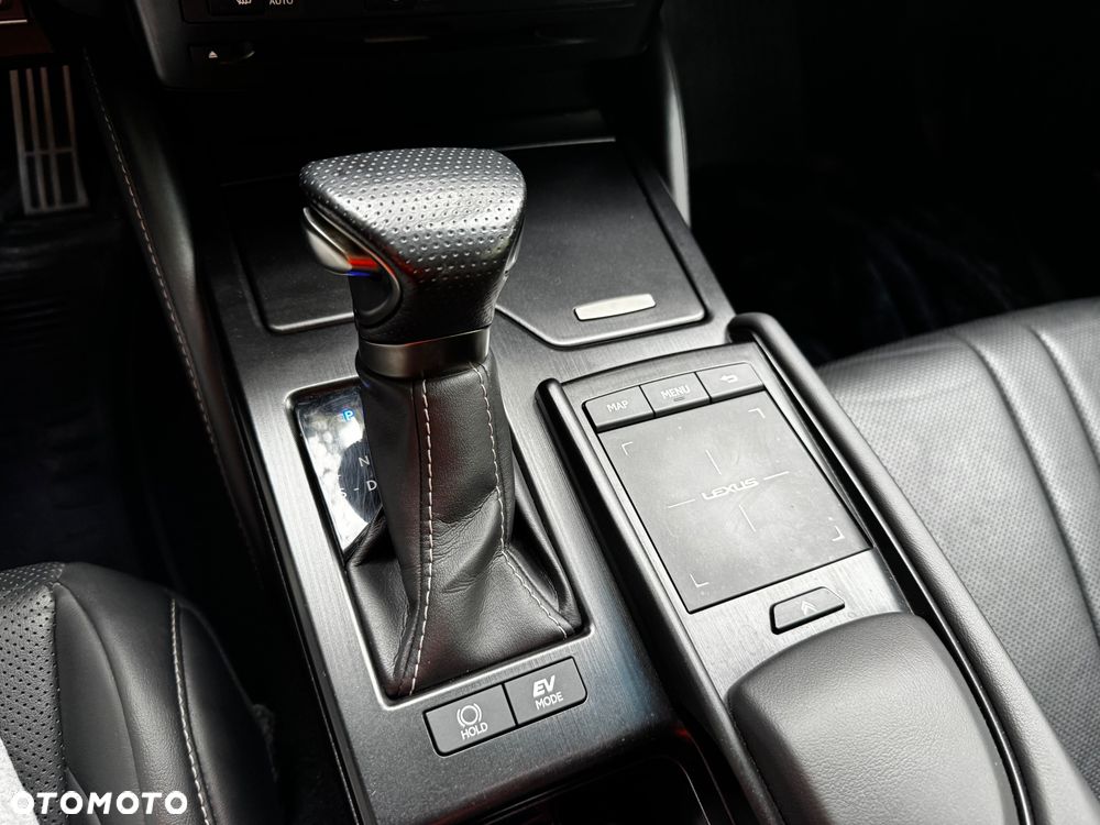 Lexus ES 300h F Sport - 21