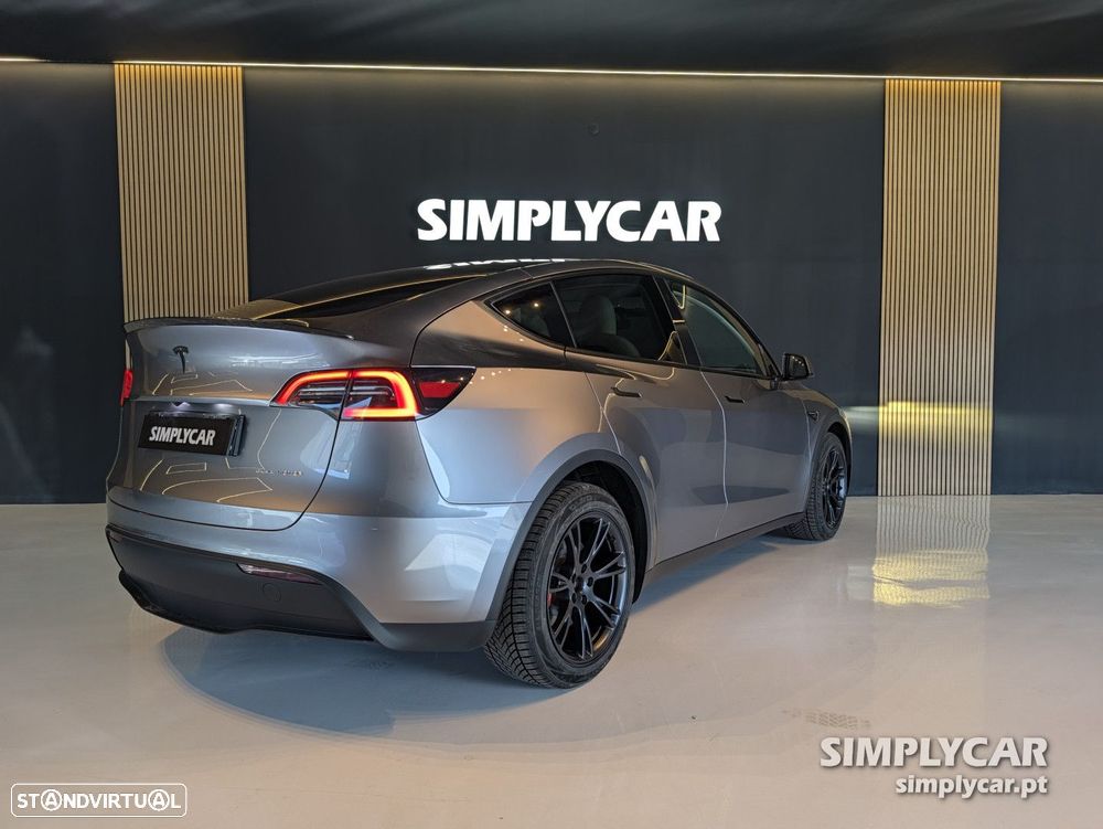 Tesla Model Y Long Range Dual Motor AWD - 4