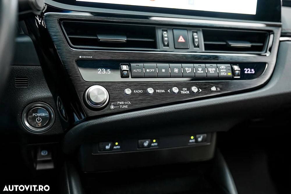 Lexus Seria ES 300h 2.5 TNGA HV 25H- 4X2 CVT Luxury - 31
