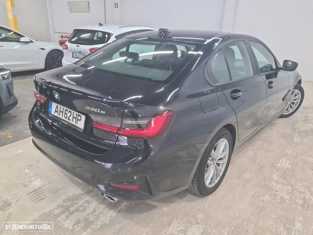 BMW 330 e Corporate Edition Auto - 3