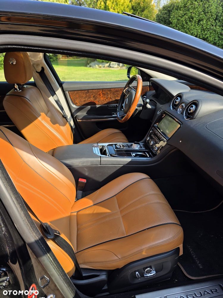 Jaguar XJ 3.0 T AWD R-Sport - 13
