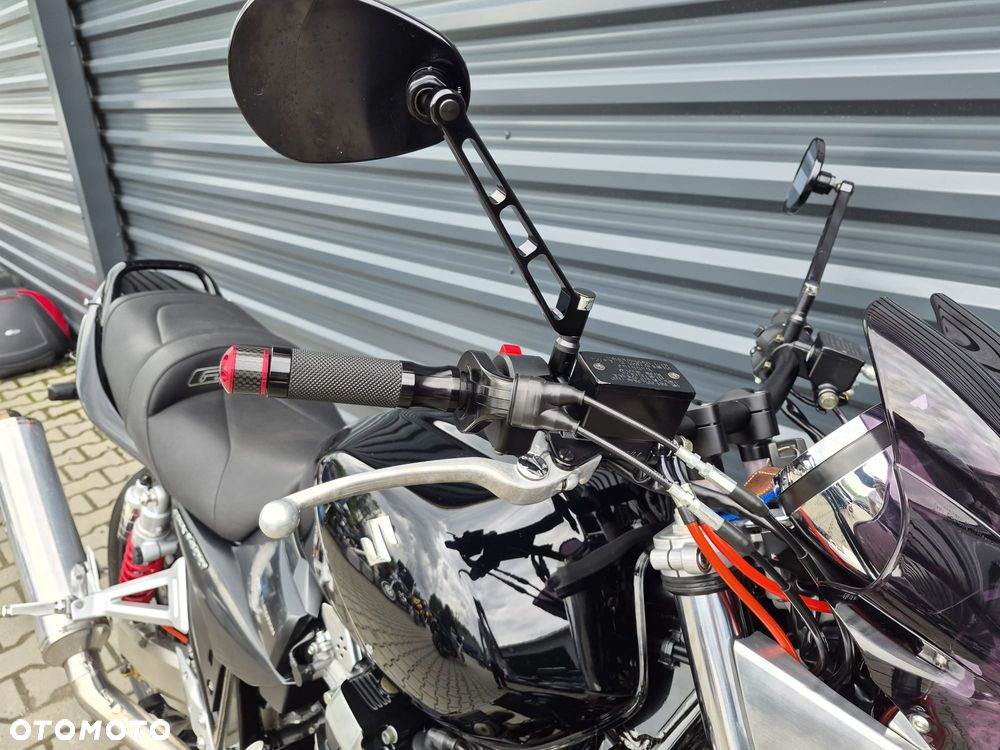 Suzuki GSX - 11