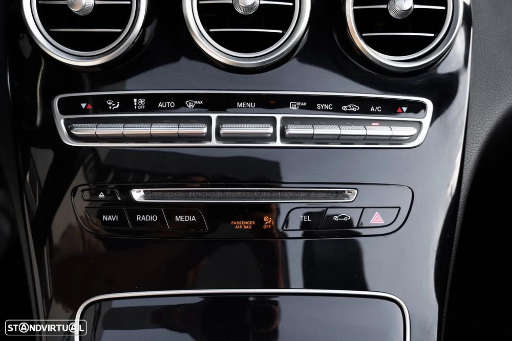 Mercedes-Benz C 220 d Cabrio 9G-Tronic AMG Line - 37