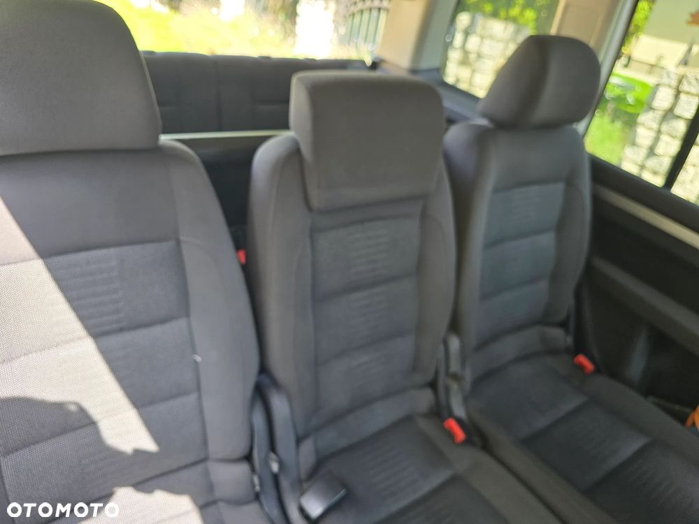 Volkswagen Touran - 27