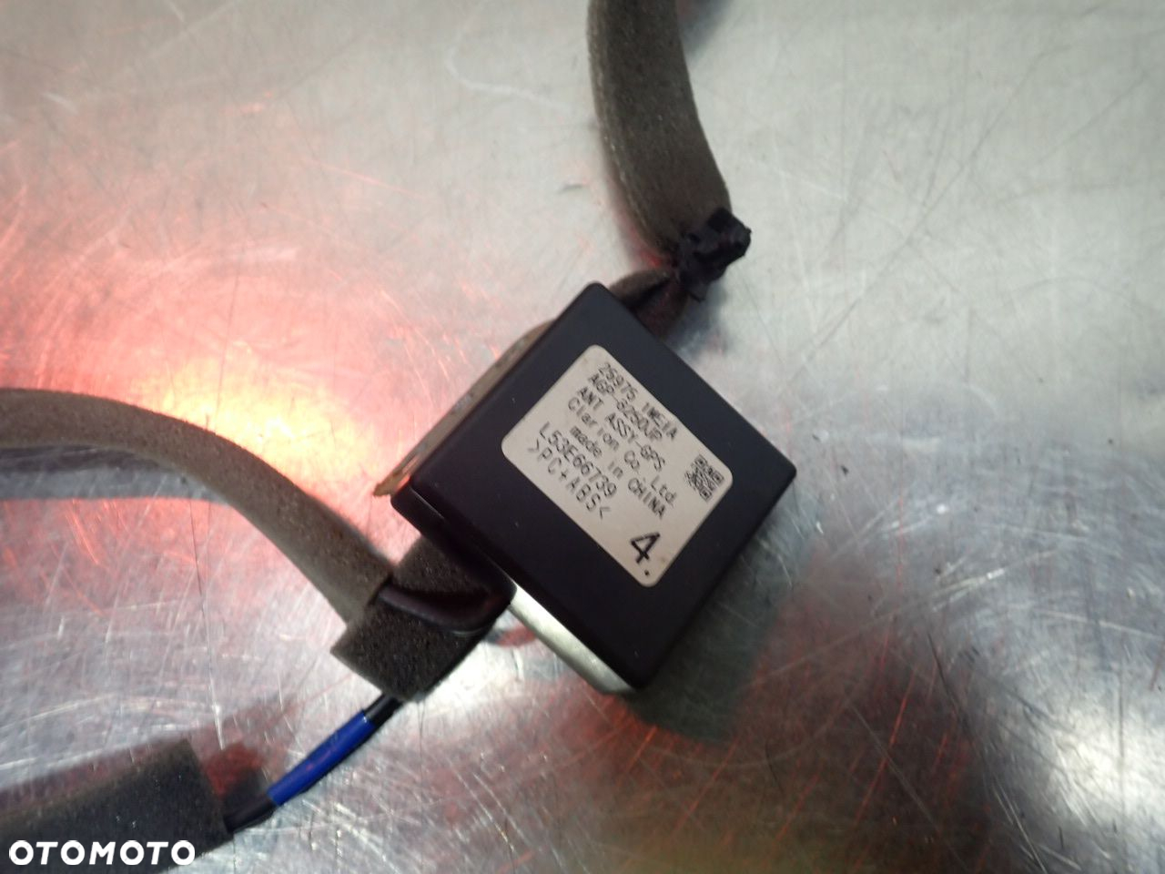 ANTENA NAWIGACJI GPS INFINITI M37X 68200-1MA0A - 3