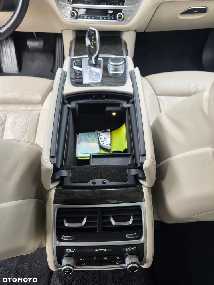 BMW Seria 7 - 34