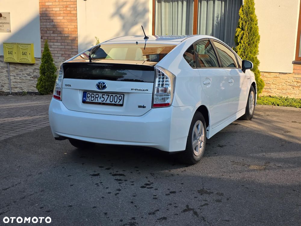 Toyota Prius (Hybrid) - 5