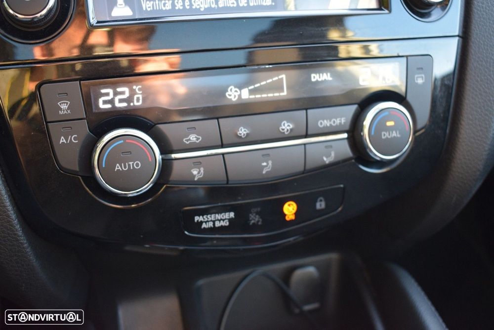 Nissan Qashqai 1.5 dCi N-Connecta J18+Led - 19