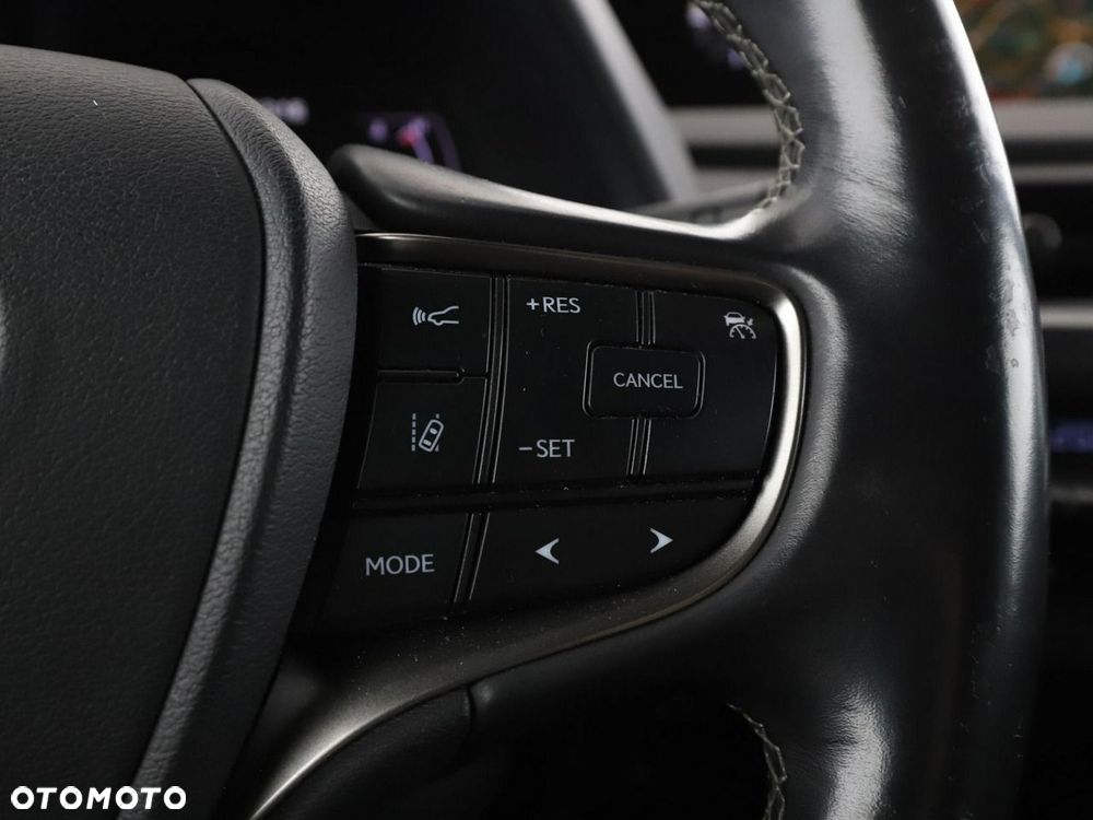 Lexus UX 250h Executive Line - 29