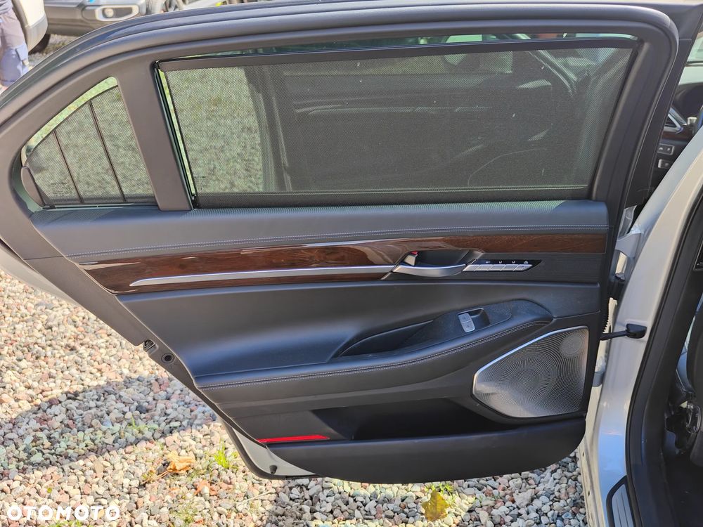 Genesis G90 - 17