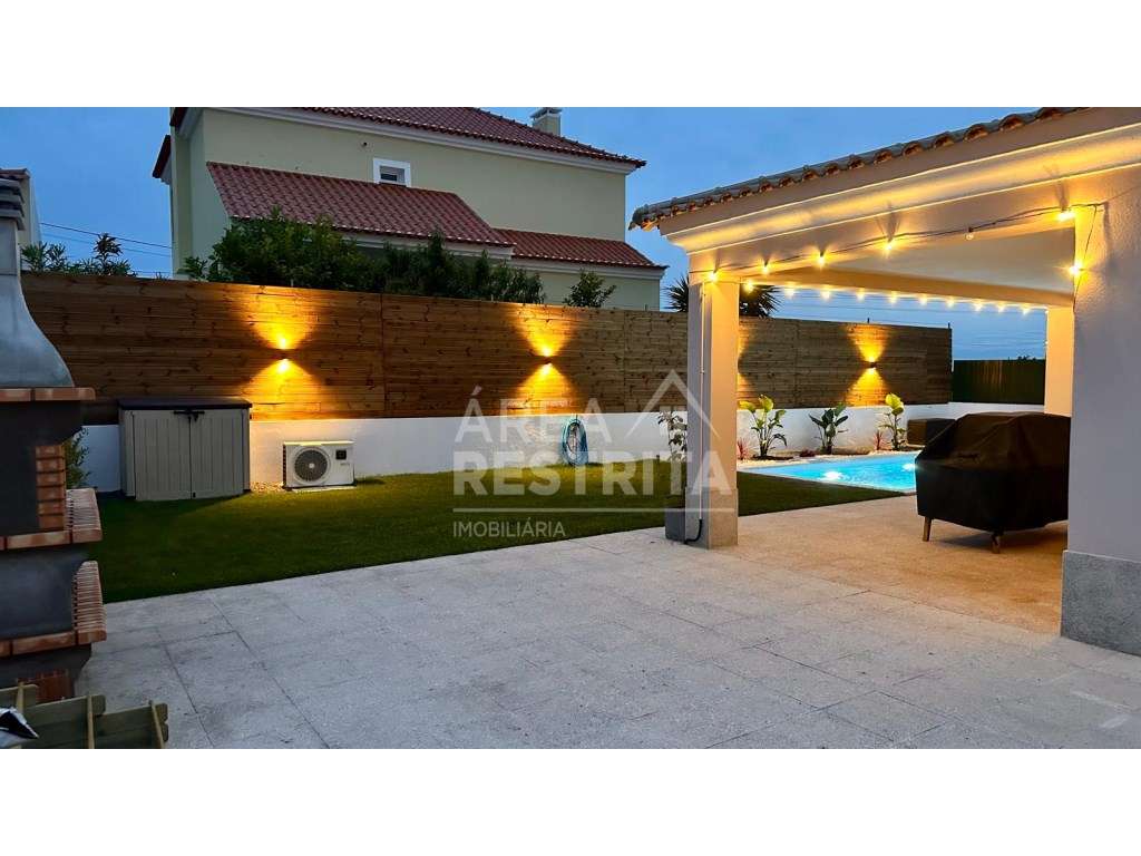 ARRENDAMENTO - Moradia Isolada T4 com Piscina Aquecida em Cabanas -... - Grande imagem: 3/55