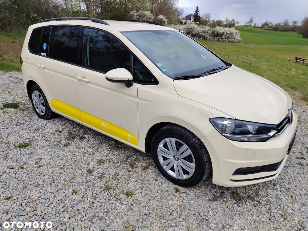 Volkswagen Touran - 16