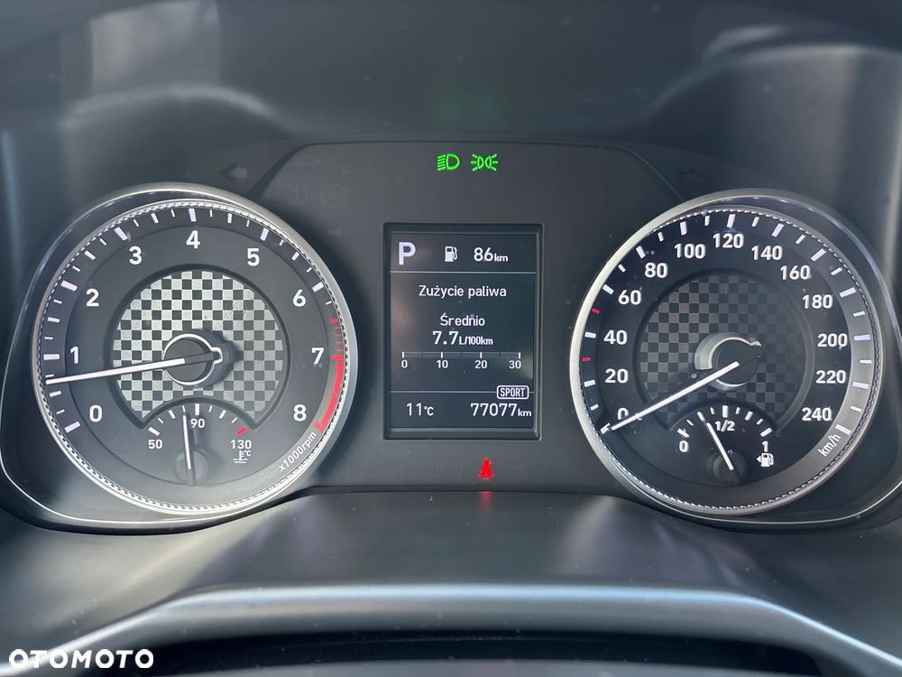 Hyundai Elantra 1.6 Comfort - 12
