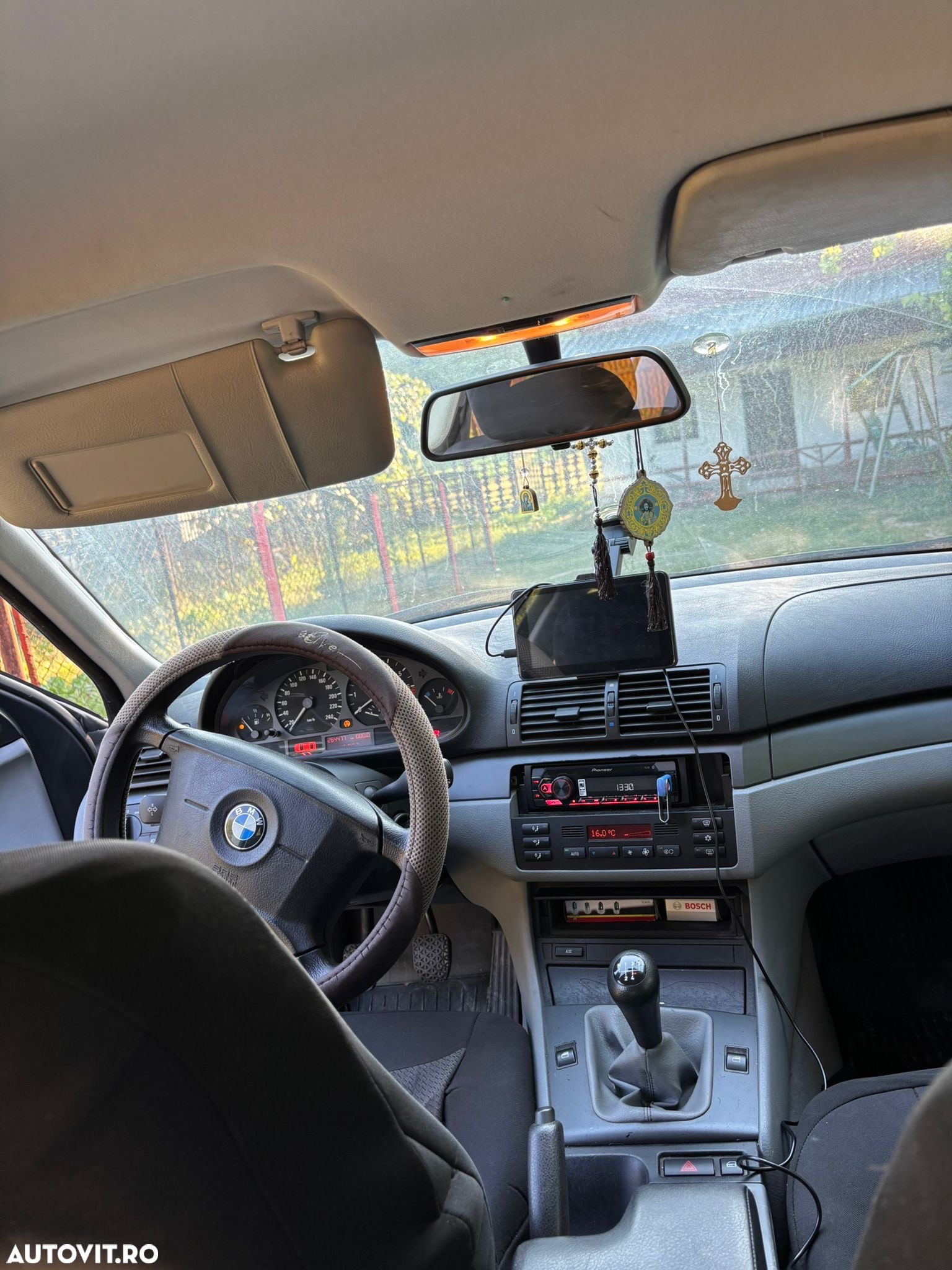 BMW Seria 3 318i - 4