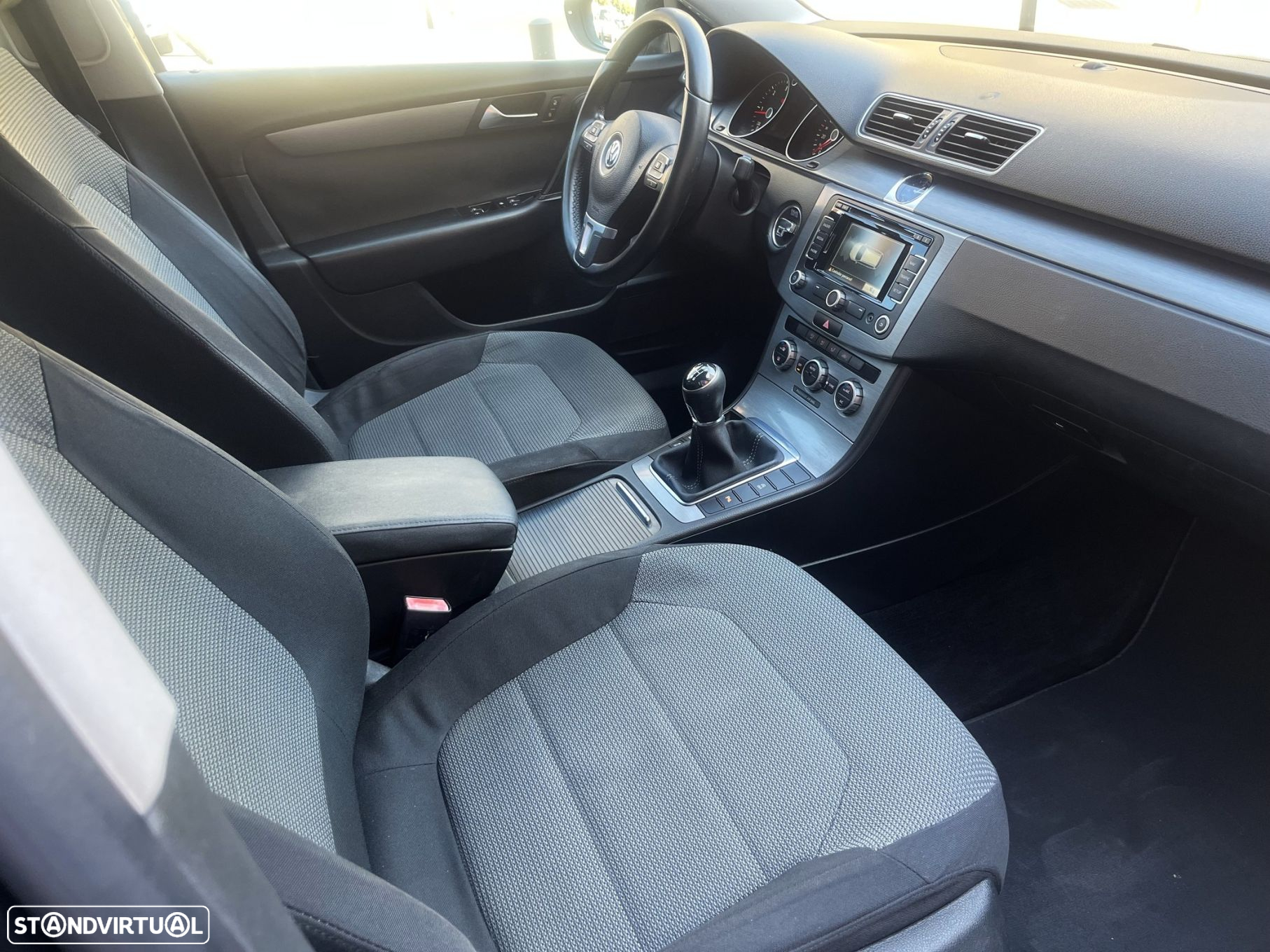 VW Passat Variant 1.6 TDI Confortline Navig - 14