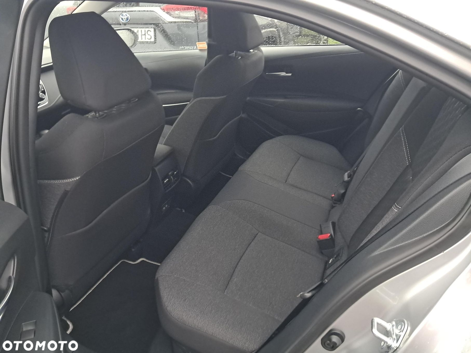 Toyota Corolla 1.8 Hybrid Comfort - 26