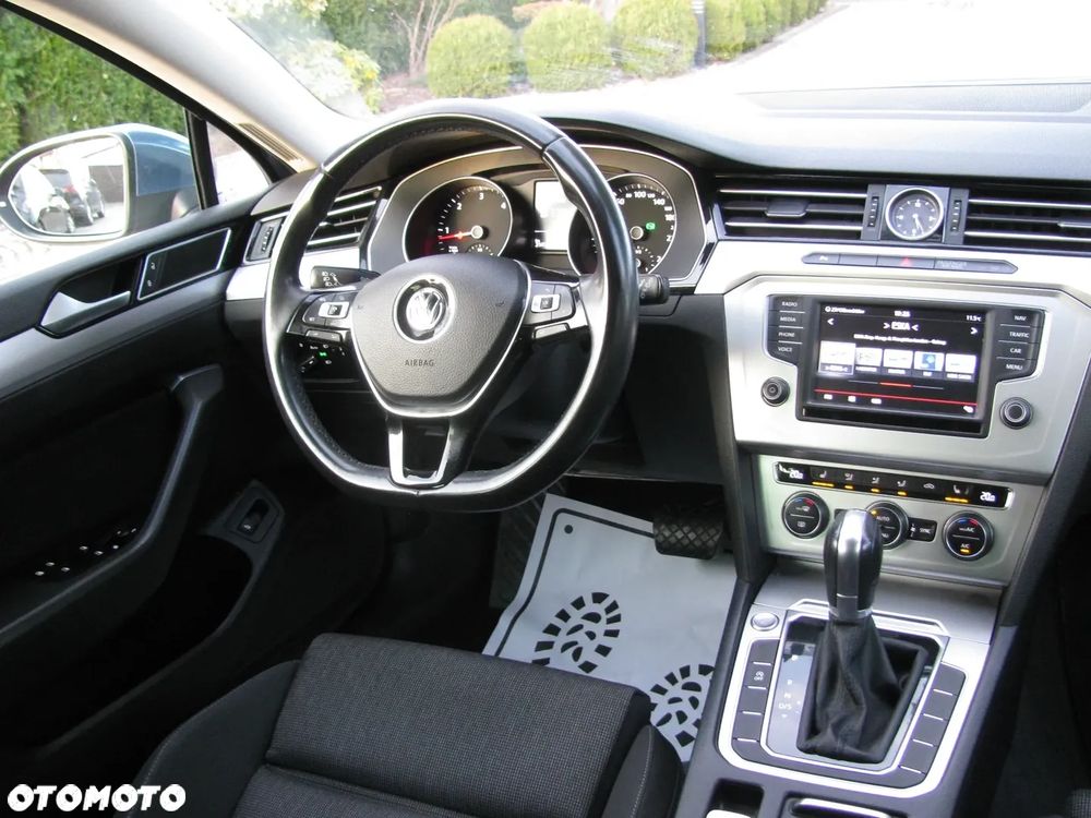 Volkswagen Passat 2.0 TDI SCR DSG Comfortline - 26