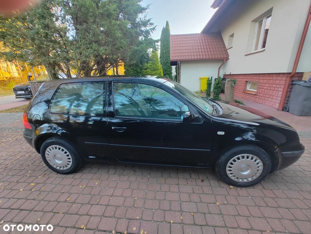 Volkswagen Golf - 6
