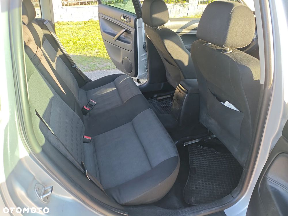 Volkswagen Passat 1.8T Trendline - 17