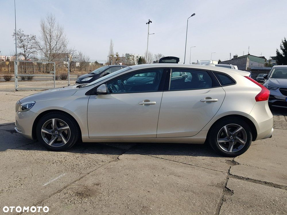 Volvo V40 T2 - 8