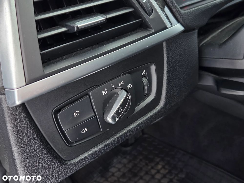 BMW Seria 3 320i xDrive - 17