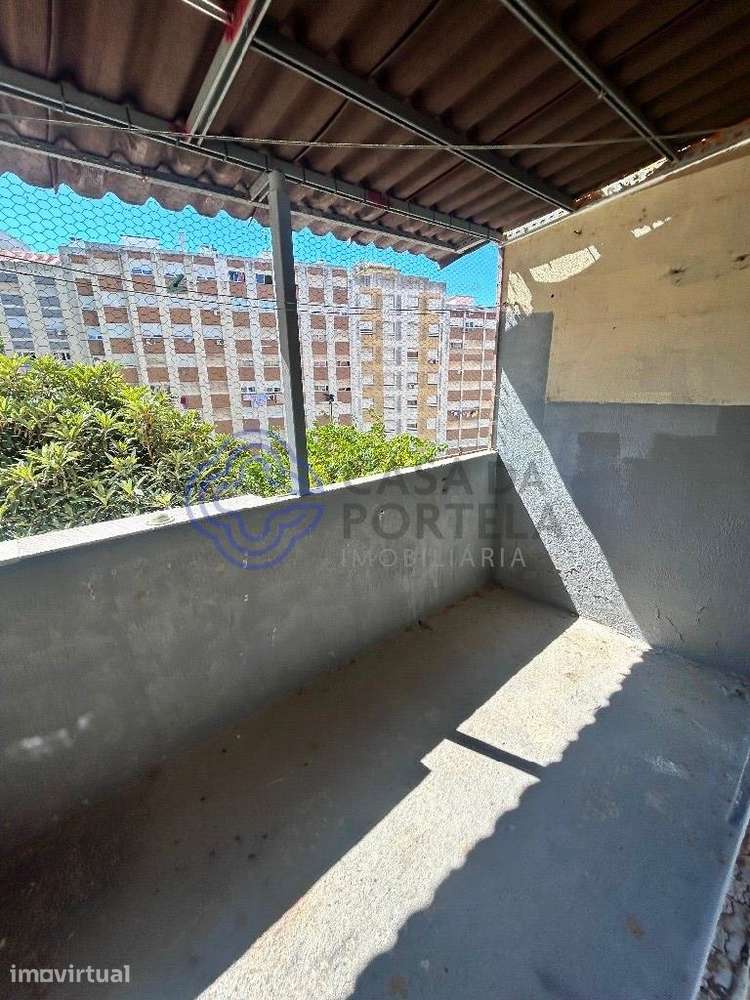 Prédio-10 Frações-Benfica-Calcada do Tojal - Grande imagem: 4/16