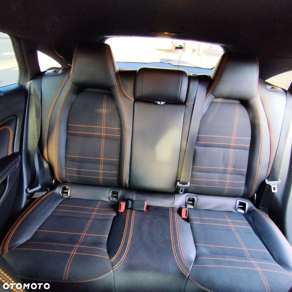 Mercedes-Benz CLA 200 7G-DCT AMG Line - 12