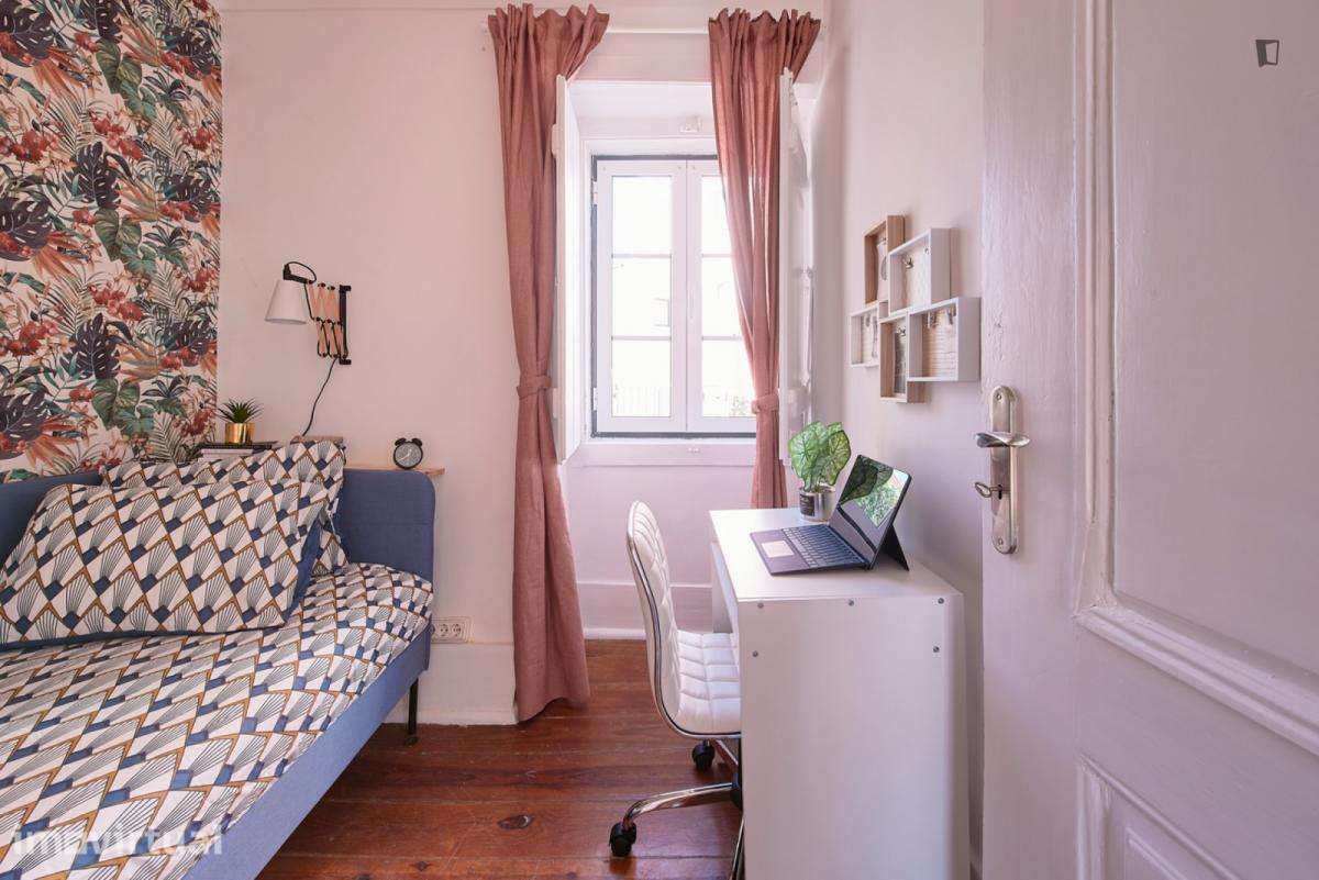 Quarto - localizado em Ajuda Lisbon - Grande imagem: 2/23