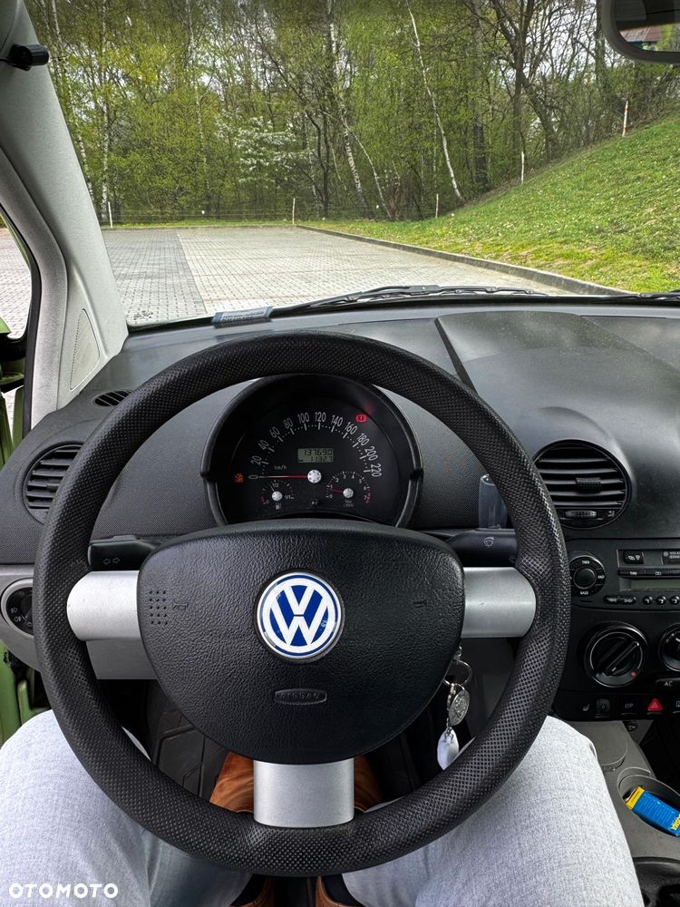 Volkswagen New Beetle - 12