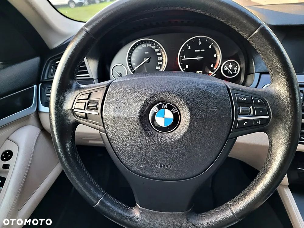 BMW Seria 5 520d Touring Luxury Line - 22