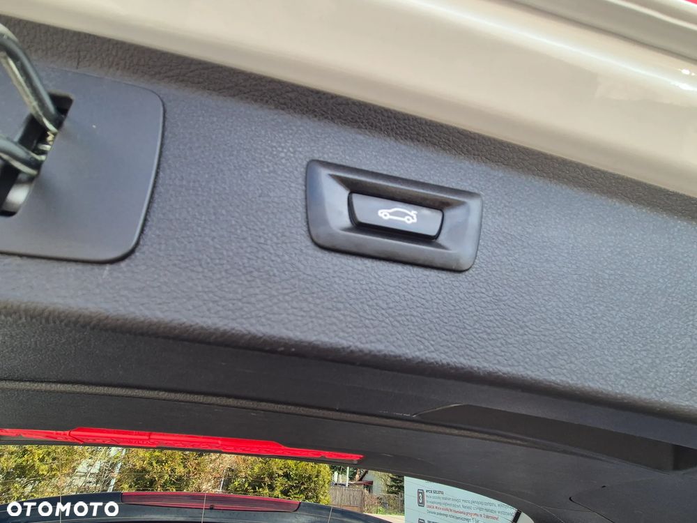 BMW Seria 2 218i Advantage - 28