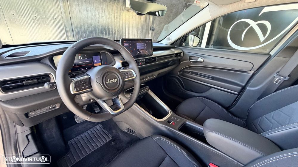 Jeep Avenger 1.2 T3 48V 4xe Hybrid eAWD Auto Upland - 8