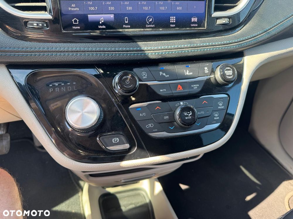 Chrysler Pacifica - 17