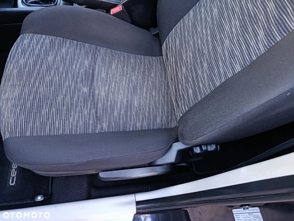 Kia Ceed 1.4 CVVT LX - 33