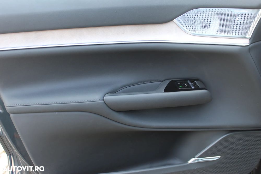 Volvo EX90 - 10
