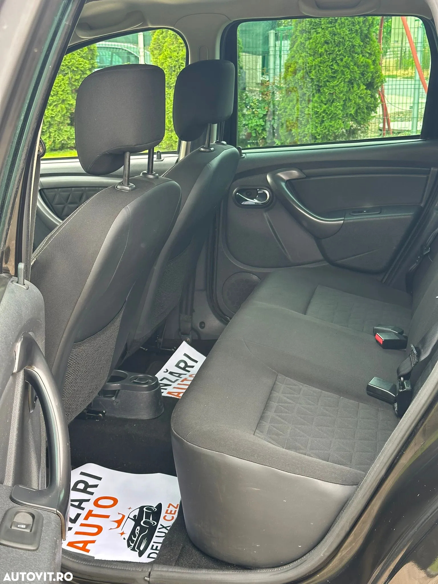 Dacia Duster 1.5 dCi 4x2 Laureate - 8