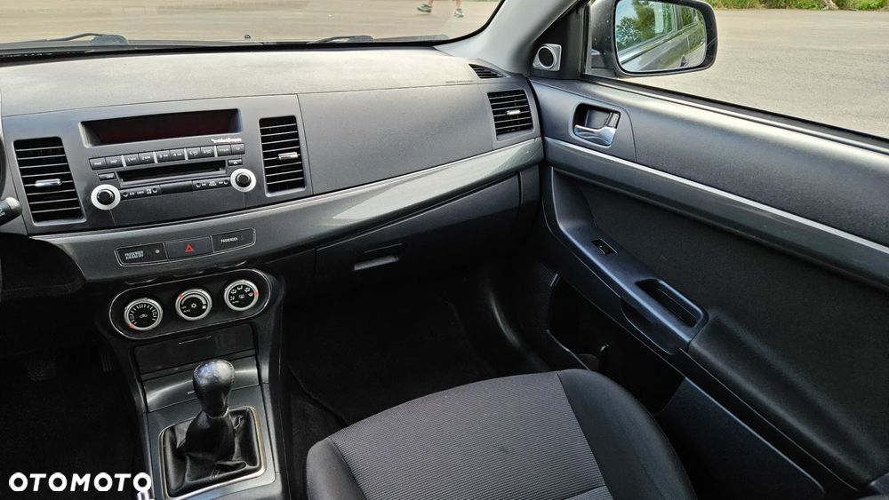 Mitsubishi Lancer 1.8 Intense - 26