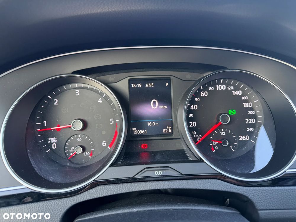 Volkswagen Passat 2.0 TDI SCR DSG Comfortline - 8