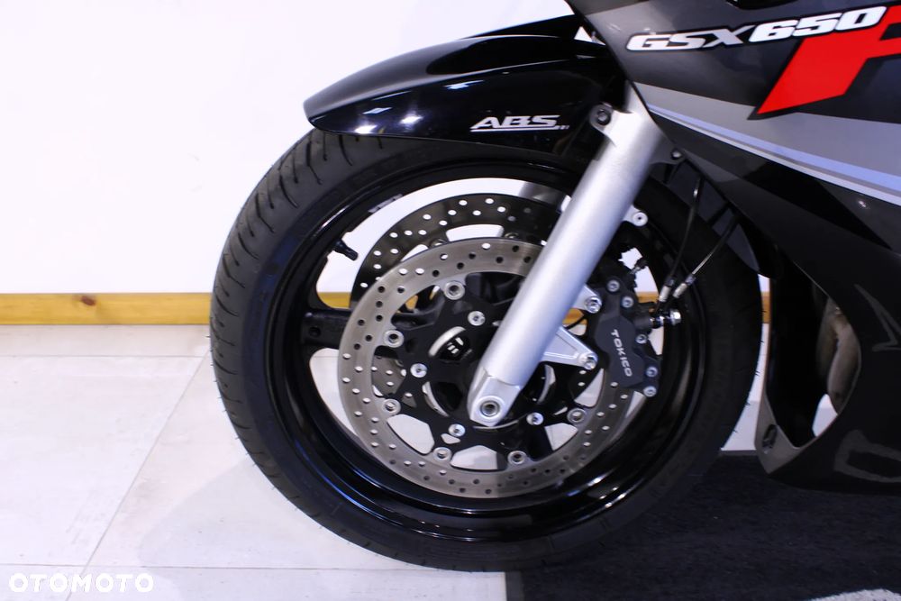 Suzuki GSX - 30