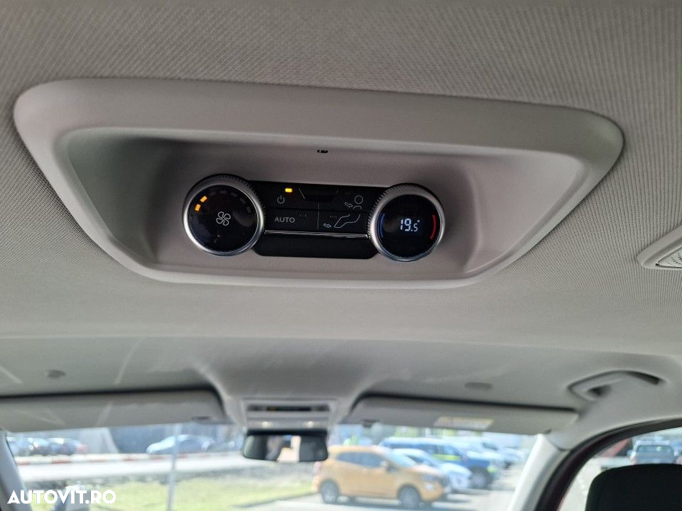 Ford Tourneo Custom - 23