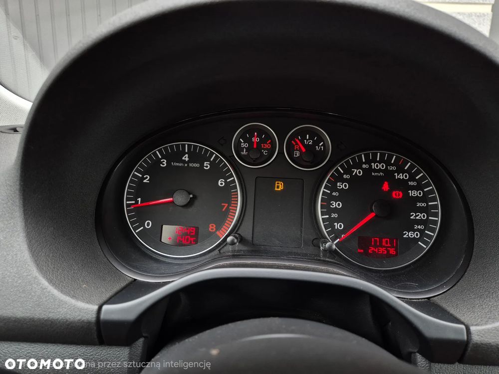 Audi A3 3-drzwiowe 1.6 Ambiente - 8