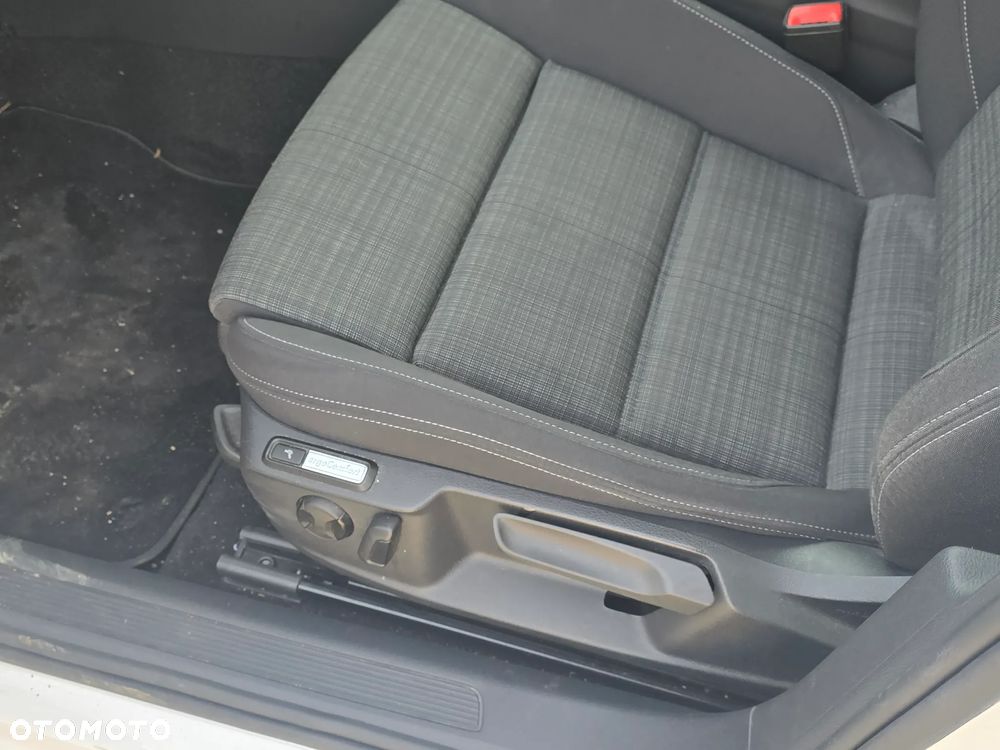 Volkswagen Passat 2.0 TDI (BlueMotion Technology) Comfortline - 9