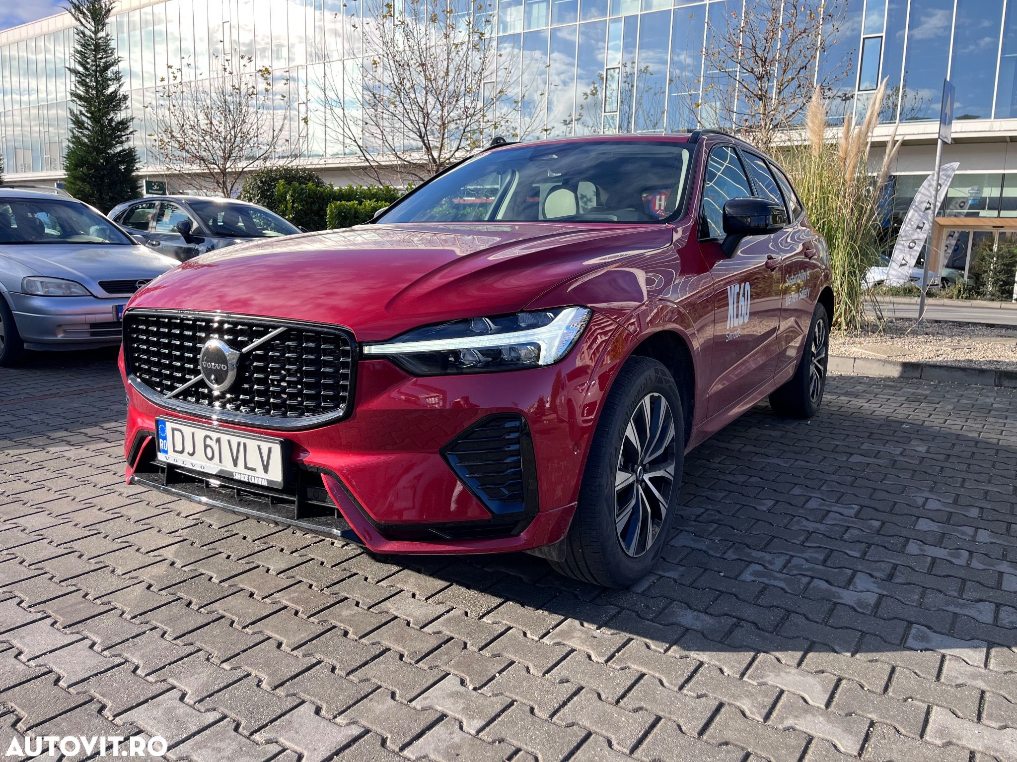 Volvo XC 60 B4 MHEV AT AWD Plus Dark - 1