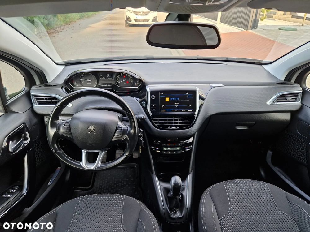 Peugeot 208 - 24