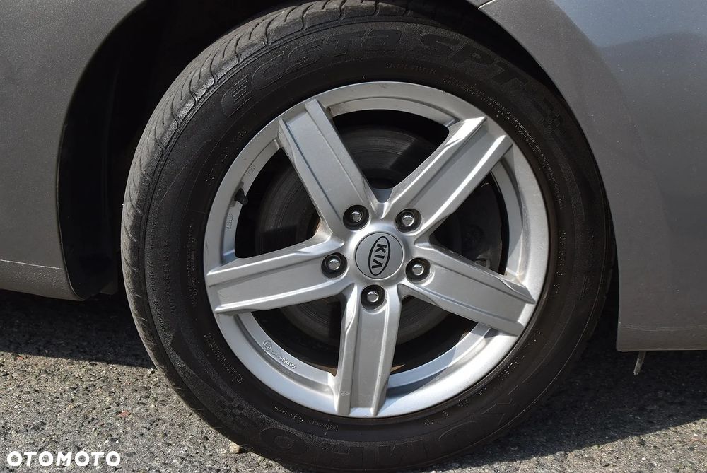 Kia Carens - 15