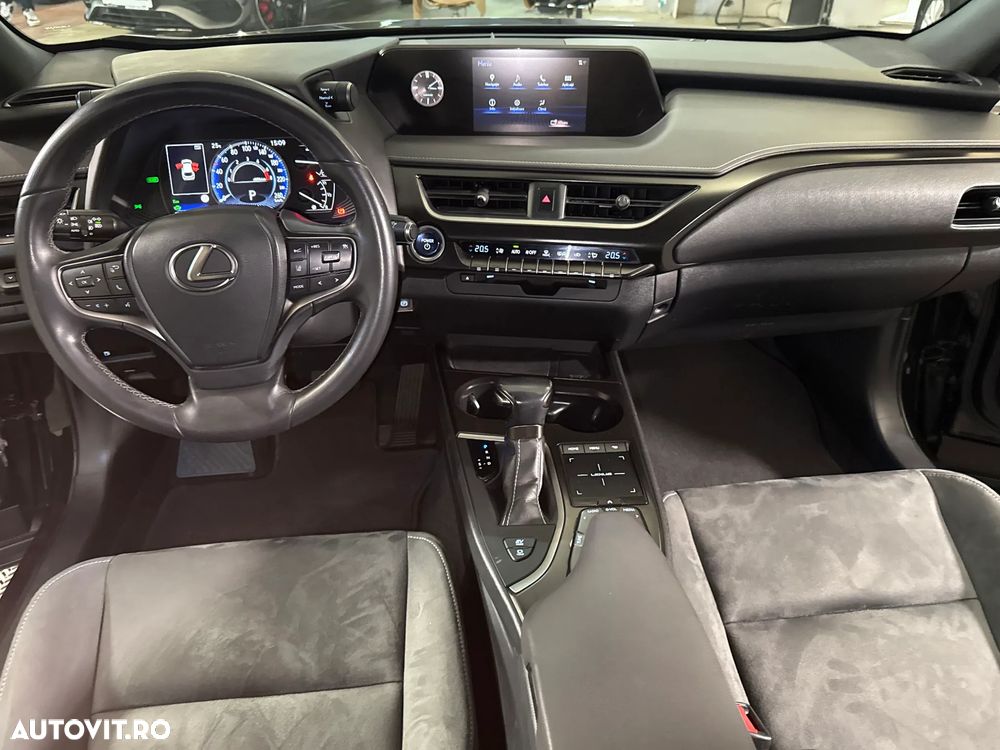 Lexus UX - 10